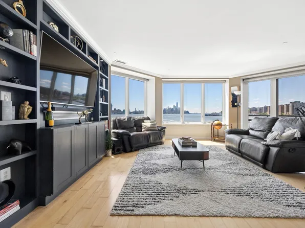600 Harbor Boulevard image 1 of 22