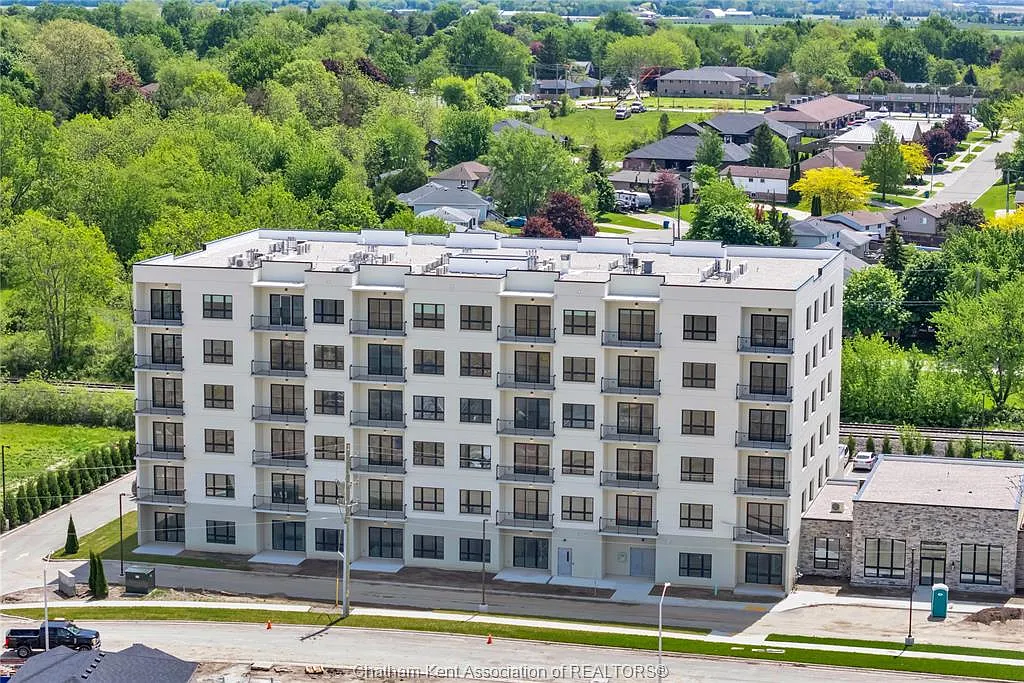 1 bed, 962 sqft, $2,225 — Photo 2