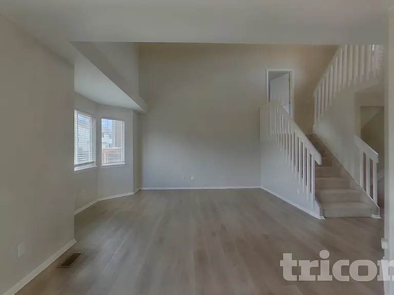6427 Jules Dr — Photo 3