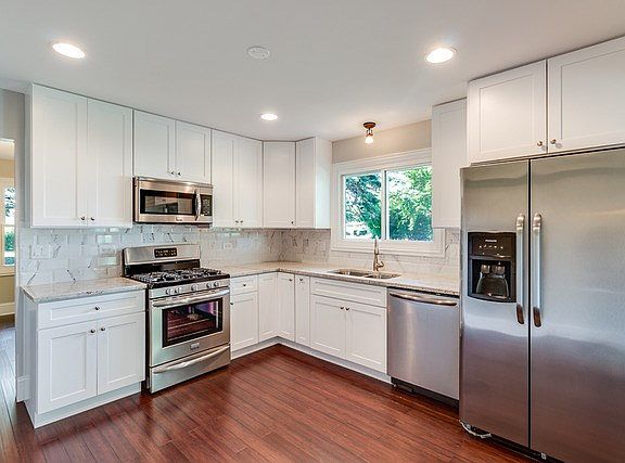 3rd image of 2717 Briarwood Dr W