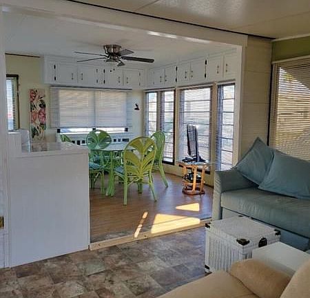 5th image of 1284 Nettles Blvd