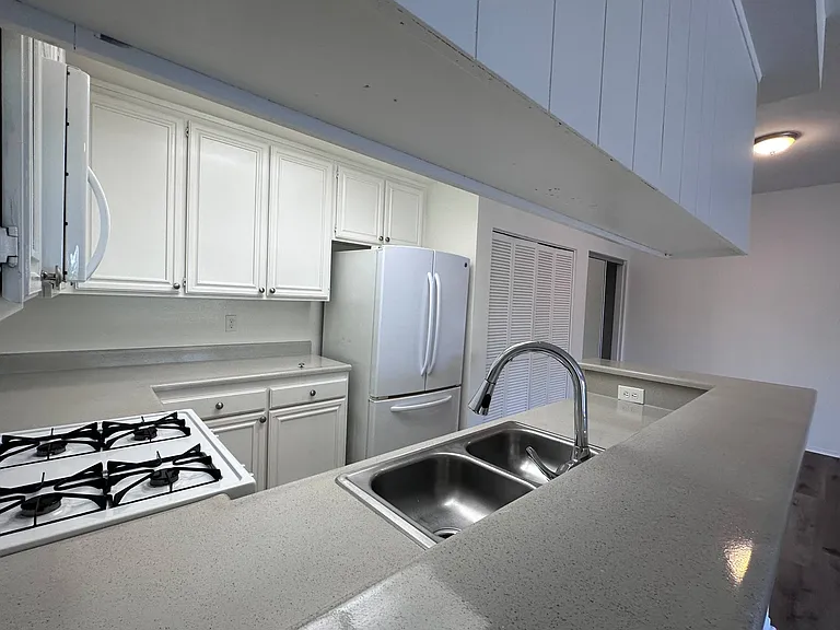 Lido Apartments - 11221 Richland Ave — Photo 11