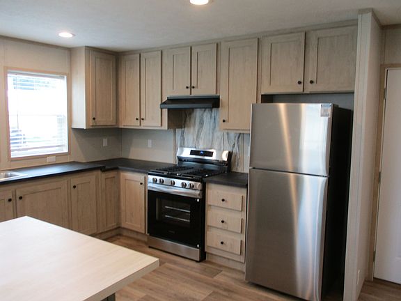 5th image of 16 Jacqueline Dr #16