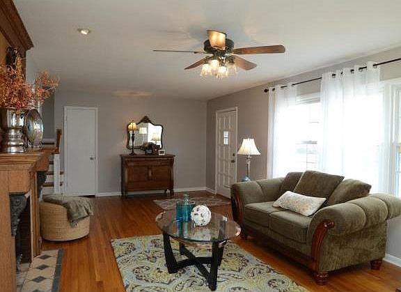4th image of 10113 Forest Ave