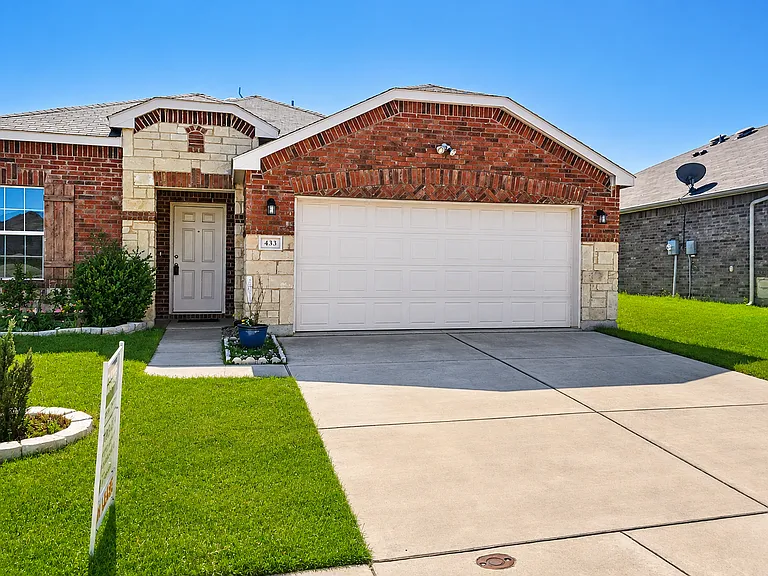 433 Magma Dr — Photo 2