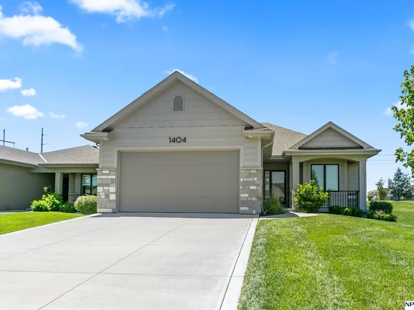 1404 S 200th Avenue Cir, Omaha, NE 68130