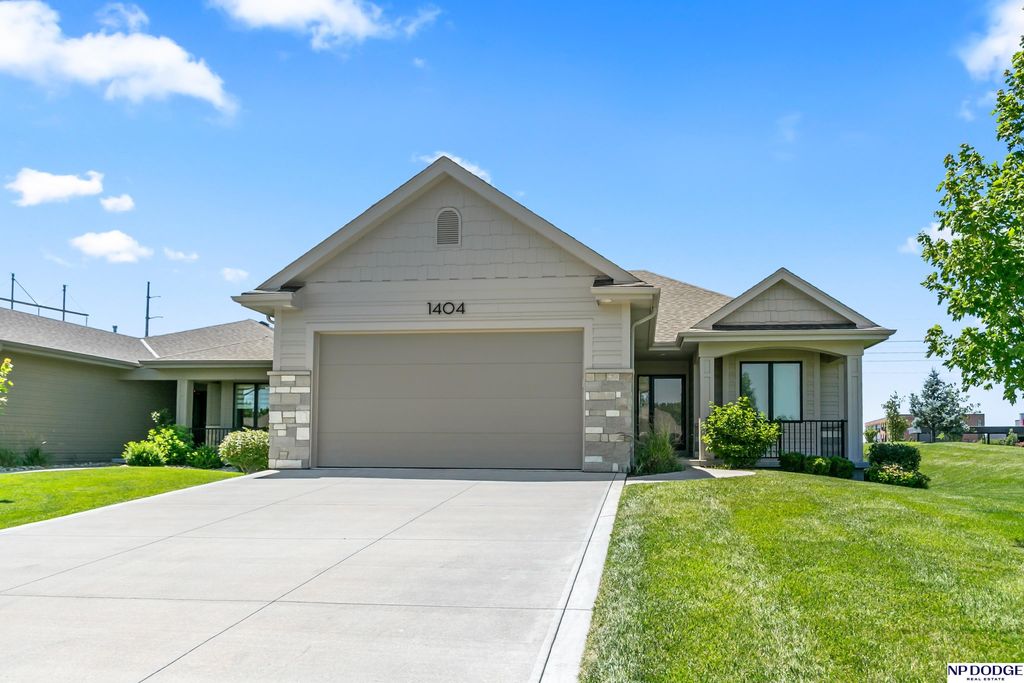1404 S 200th Avenue Cir, Omaha, NE