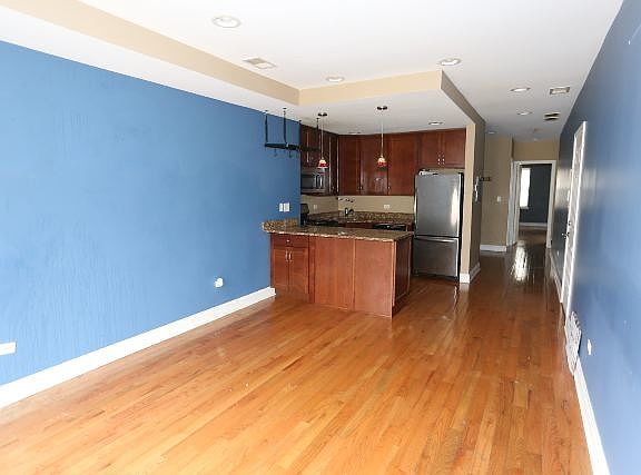 4th image of 6503 N Claremont Ave APT 02