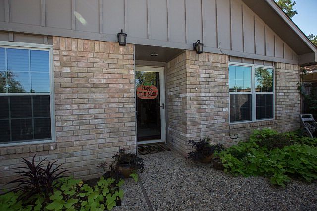 1st image of 1911 Woodlawn Dr