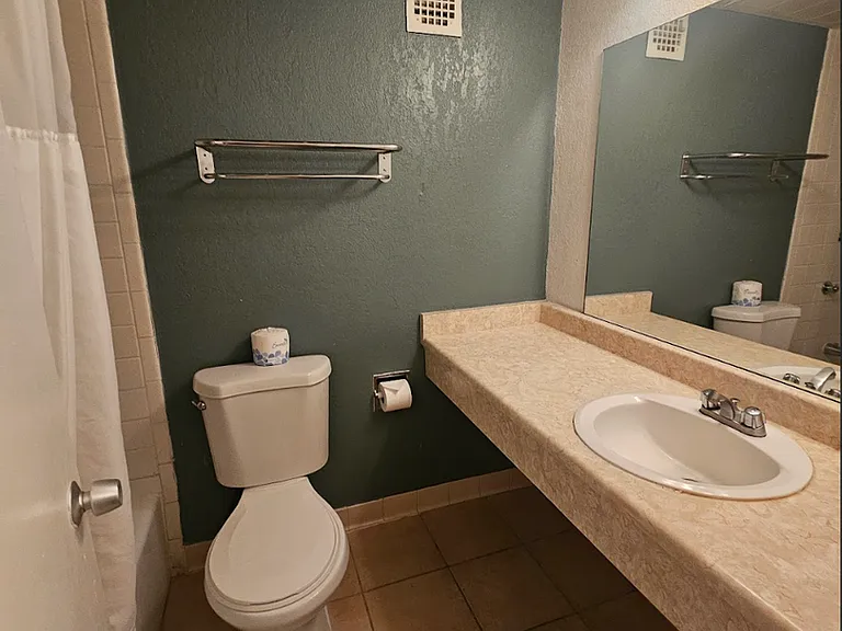 718 Horizon Dr — Photo 2