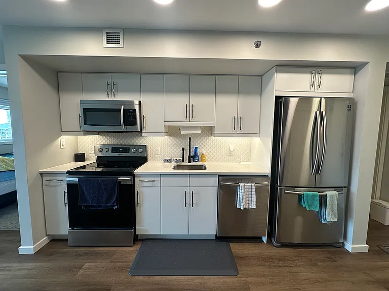 155 Peguis St #415 — Photo 3