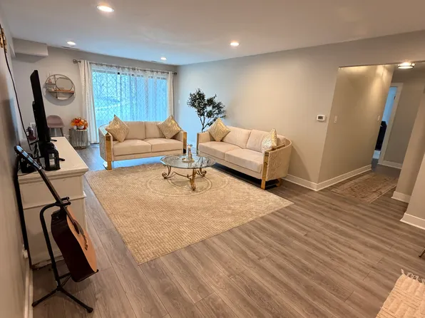 1116 E Randville Dr Unit 102A, Palatine, IL 60074