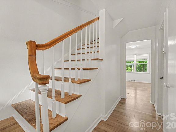 4th image of 5901 Idlebrook Dr