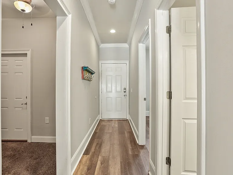 704 Kendal Ct — Photo 8