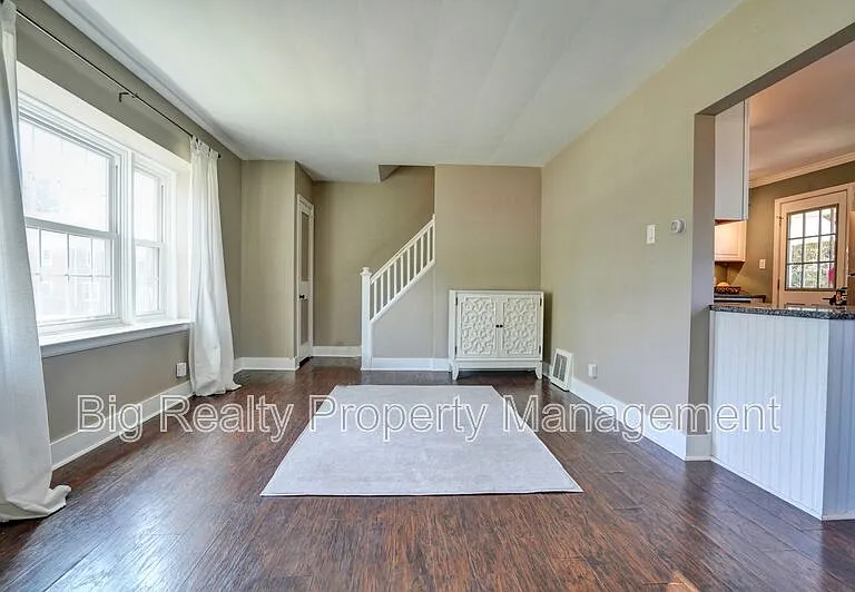 912 Feist Ave — Photo 2
