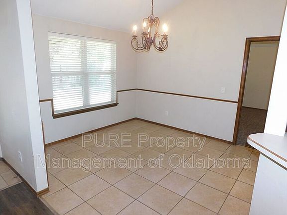 4th image of 605 SW 156th St
