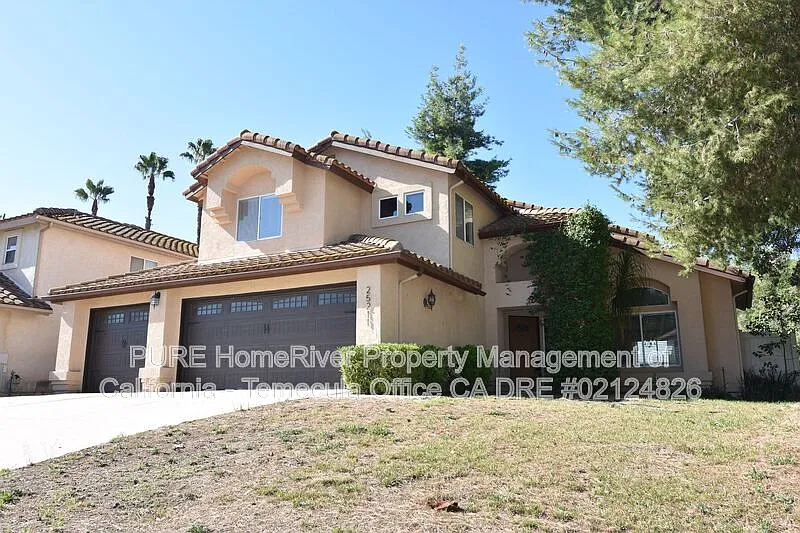 4 bed, 2.5 bath, 2002 sqft, $3,150 — Photo 2