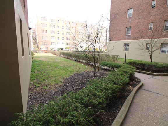 3rd image of 19 Duncan Ave #2AAA