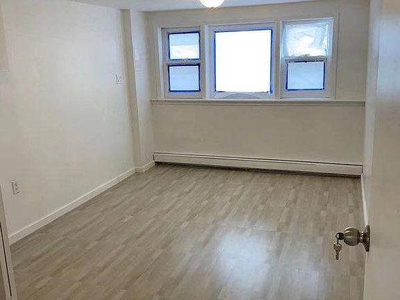 4th image of 3250 Fairmount Ave