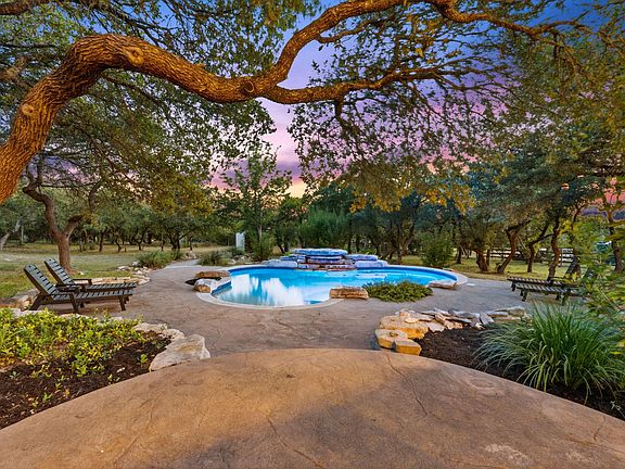 2nd image of 607 Saddlehorn Dr