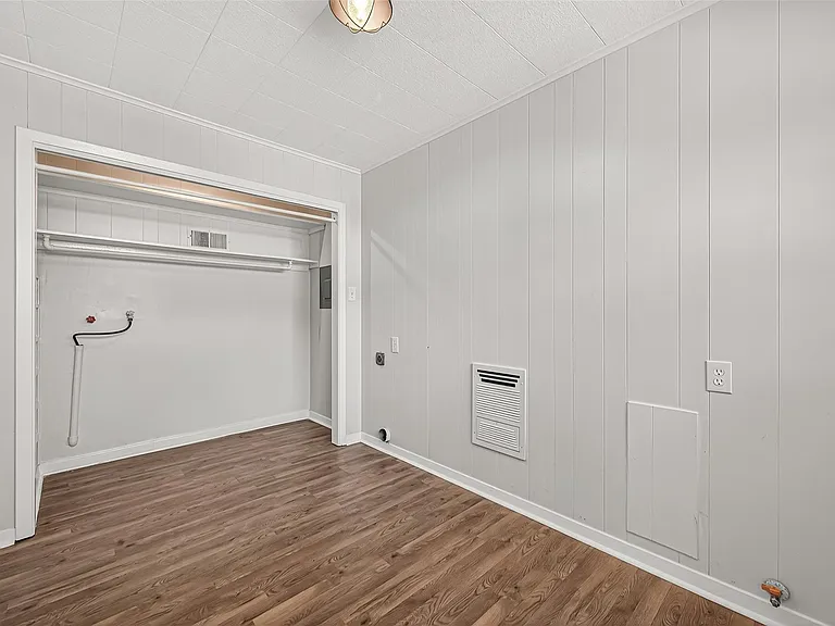 714 E Humble St — Photo 13