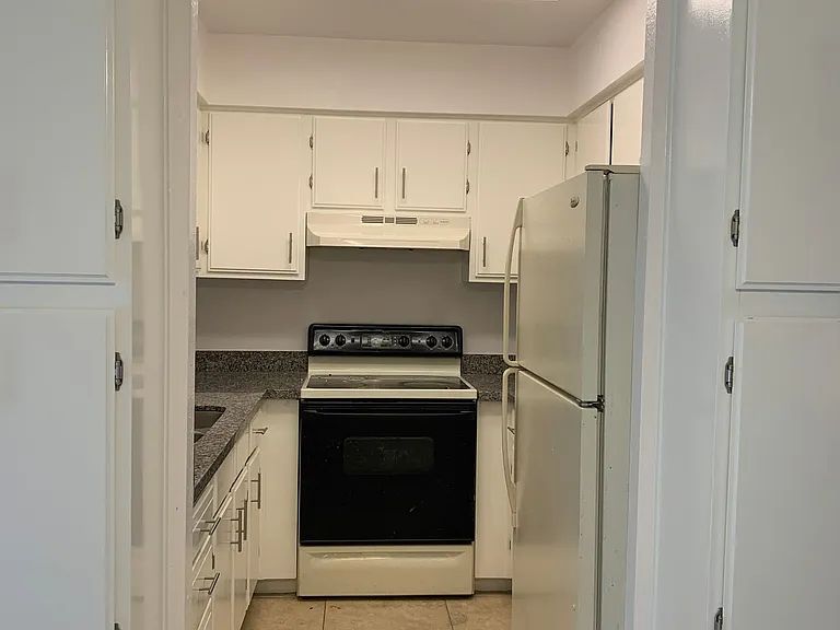 Just remodeled Beautiful small community has a one bedroom one bathroom available! — Photo 10