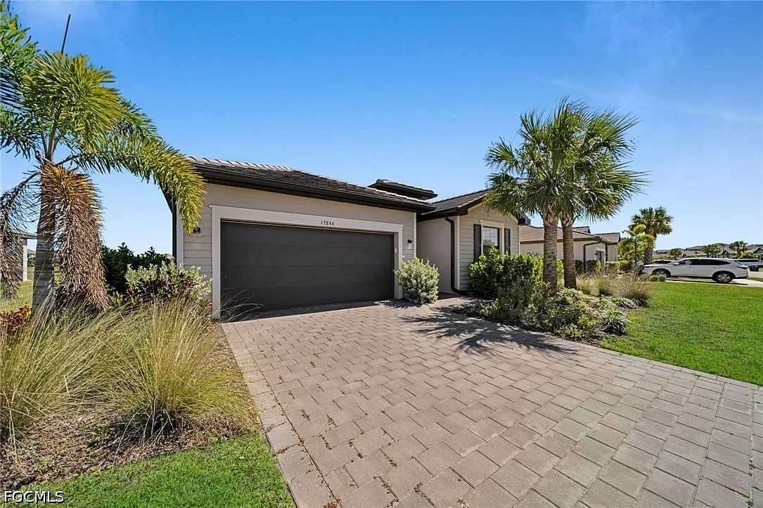 4 bed, 3.0 bath, 2032 sqft, $3,000 — Photo 2