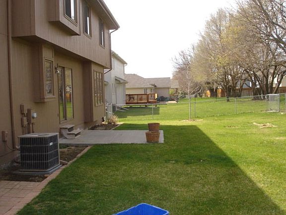 3rd image of 402 Castle Pine Dr
