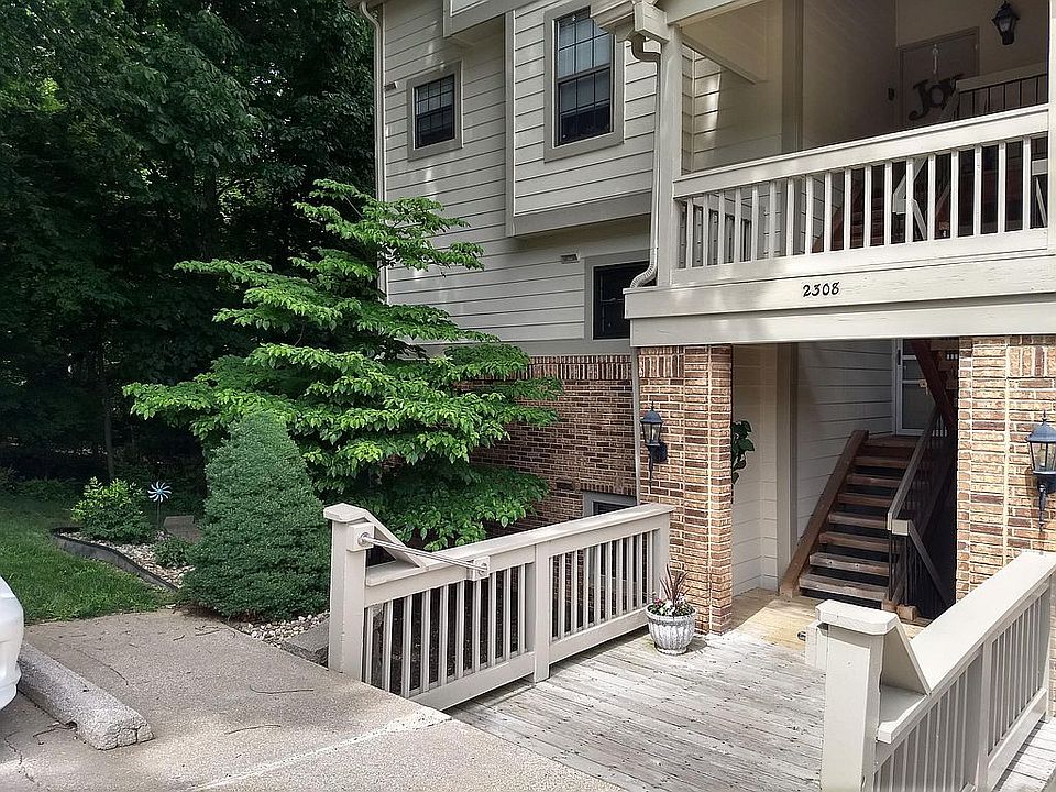 This is the entrance to the condo from the open parking space, with woods to the left.