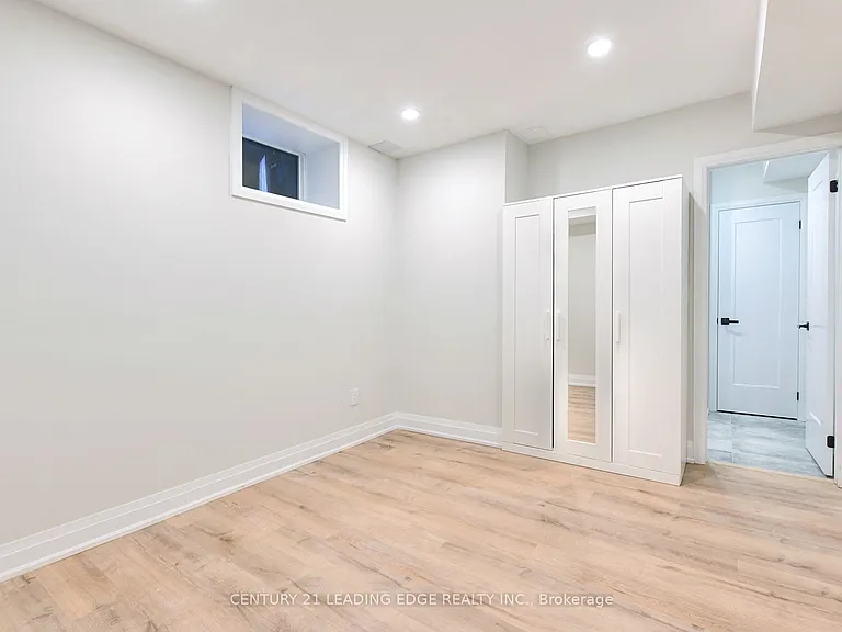 53 Boon Ave #LOWER — Photo 10
