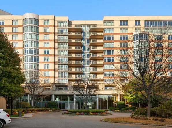 8100 River Rd APT 411, North Bergen, NJ 07047