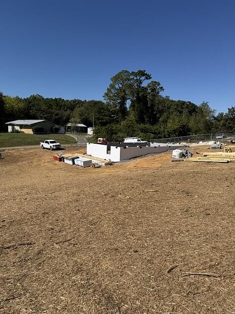 2nd image of 1020 Groves Rd