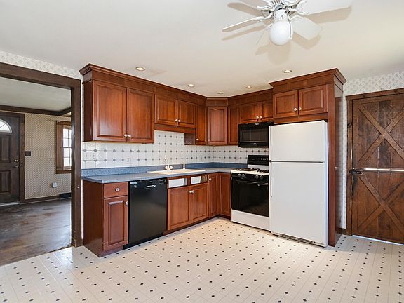 3rd image of 2 Westchester Drive