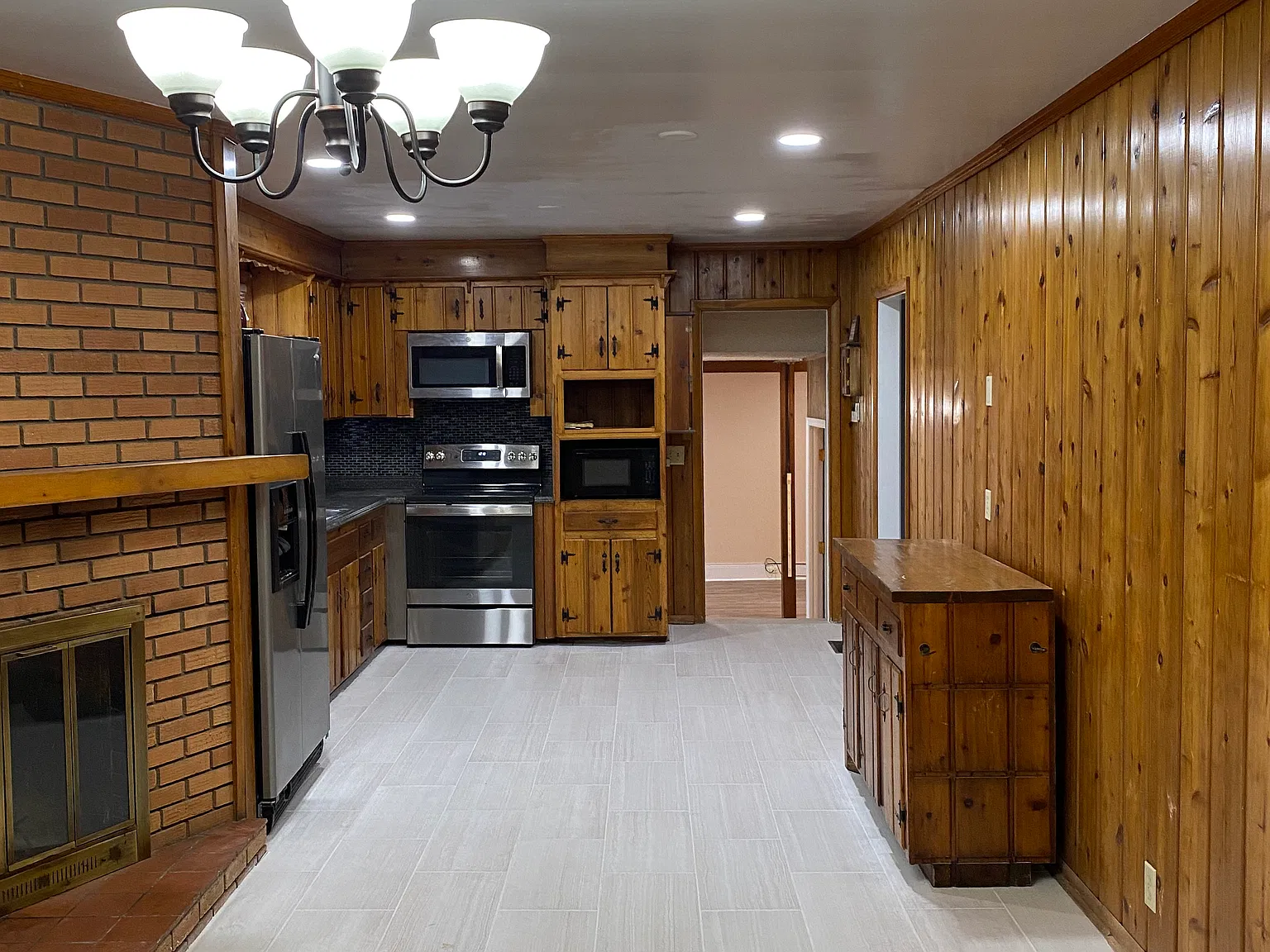 3 bed, 2043 sqft, $2,300 — Photo 4