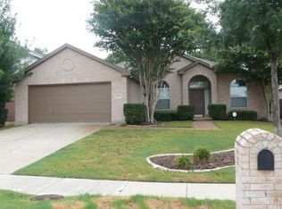 2000 Piper Dr, Corinth, TX 76210