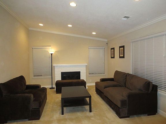 Living room with vaulted ceiling - 2015