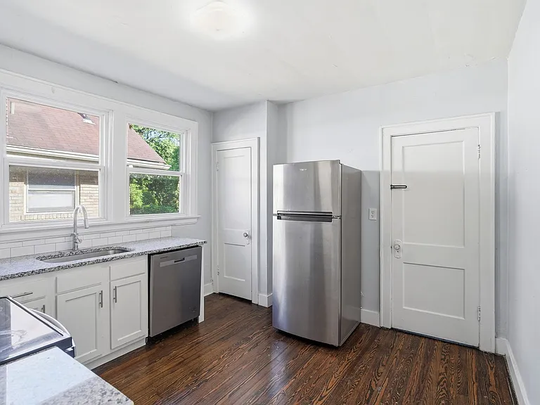 682 Greenwood Ave — Photo 13