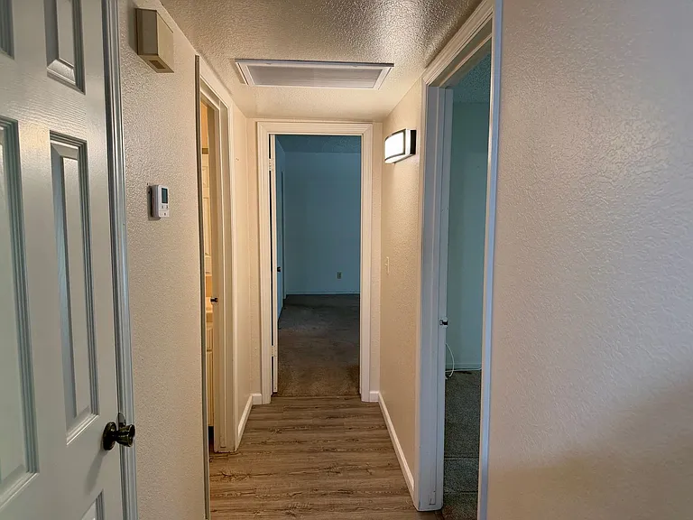 537 W Escalon Ave — Photo 9
