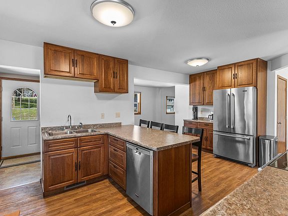 5th image of 105 1st St S