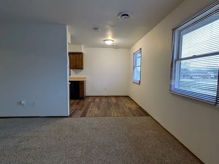 632 N Elmer St — Photo 2