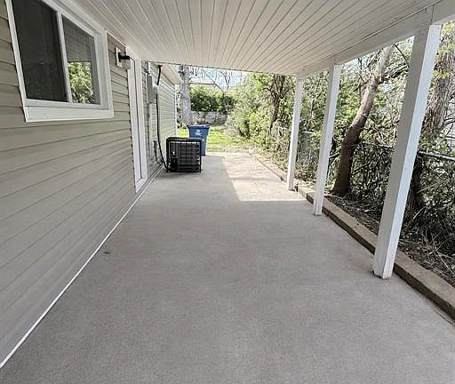 3rd image of 9827 Winkler Dr