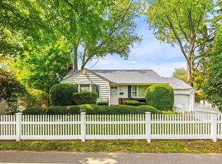 39 Crooked Hill Rd, Huntington, NY 11743