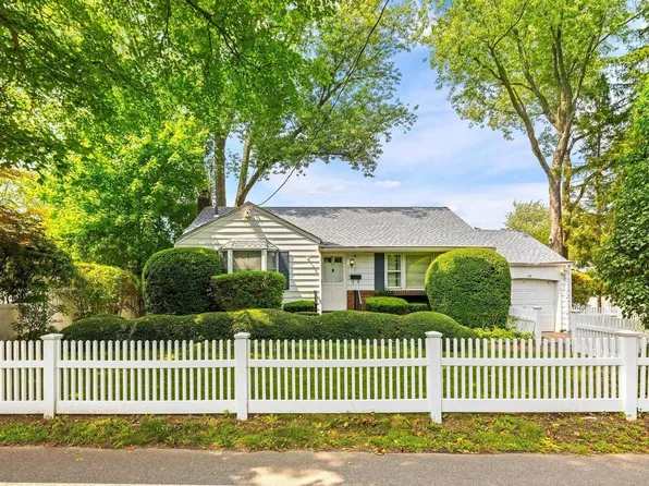 39 Crooked Hill Road, Huntington, NY 11743