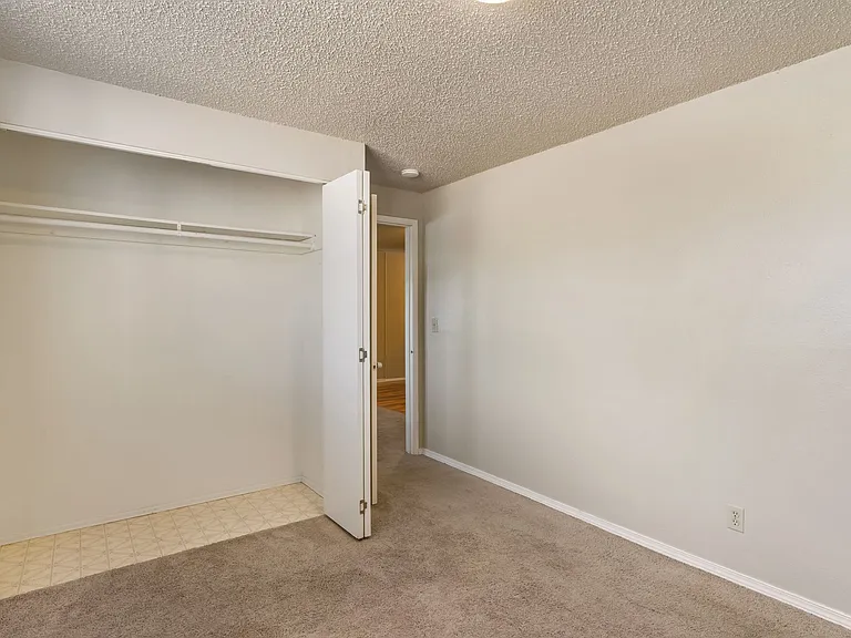 Dolphin Apartments: Leasing Specials! Great location in Kennewick — Photo 12