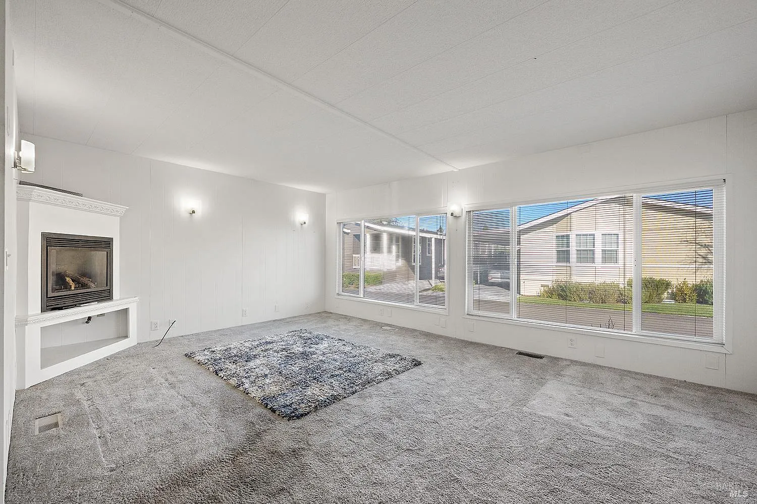 571 Birchwood Drive - Photo 2