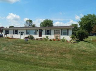 705 SW 10th St, Aledo, IL 61231