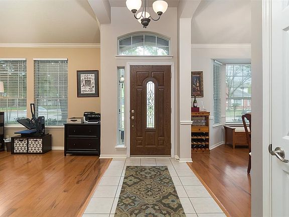 4th image of 202 Rustic Oaks Dr