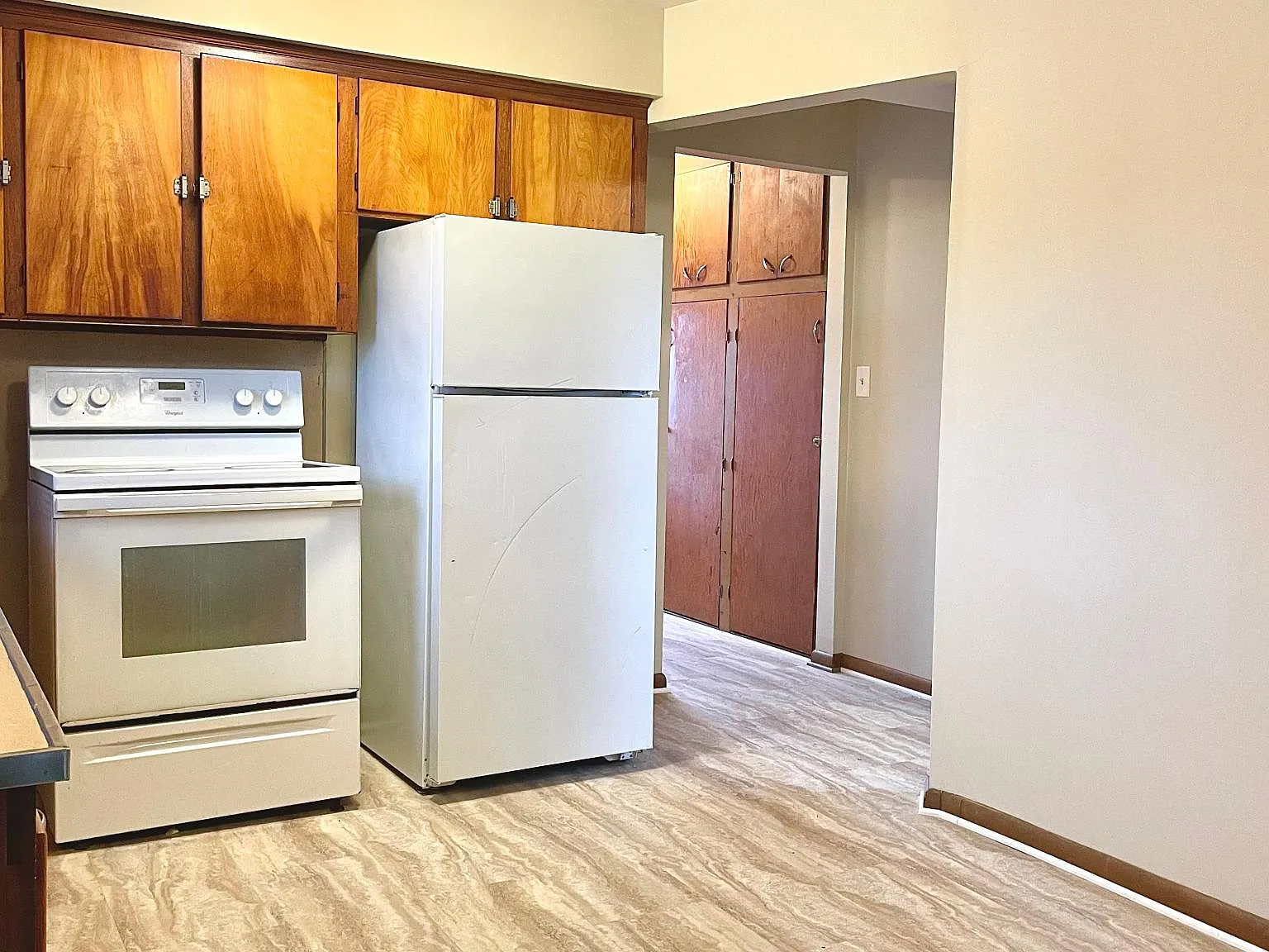 2 bed, 900 sqft, $1,025 — Photo 3