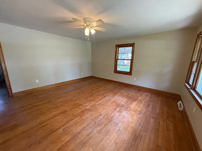 1302 Dogwood Ln NW — Photo 4