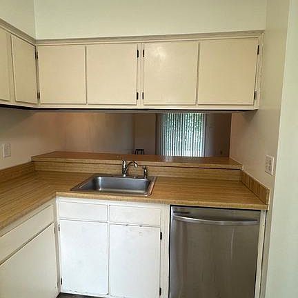 4th image of 6762 Ducketts Ln #32-3